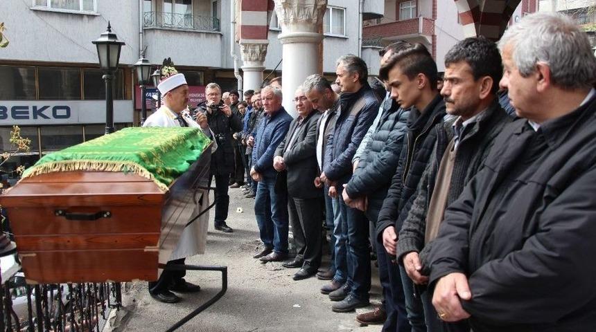 Silahıyla Oynarken Kendini Vuran Postane &Ccedil;alışanı Son Yolculuğuna Uğurlandı