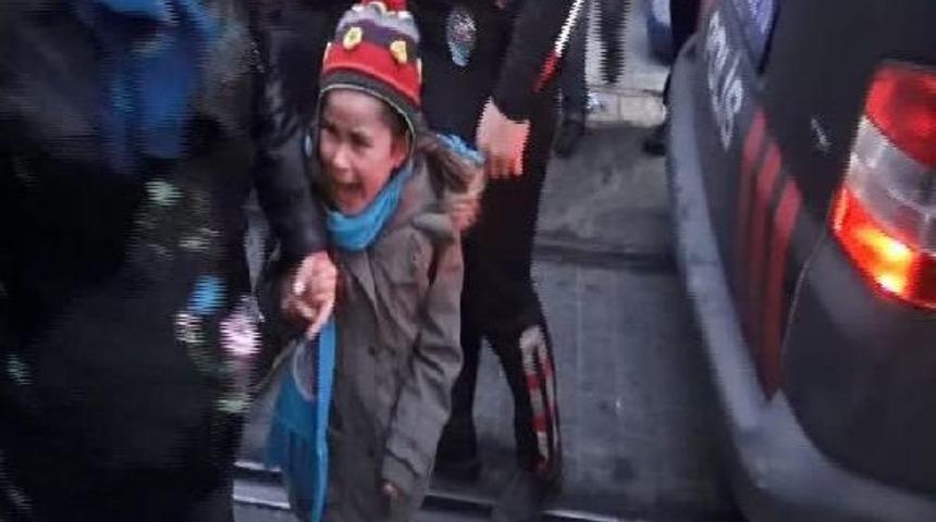 Kadık&ouml;y'de Polis M&uuml;dahalesi