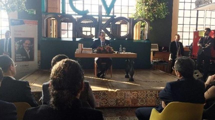 Cumhurbaşkanlığı S&ouml;zc&uuml;s&uuml; İbrahim Kalın, &Uuml;sk&uuml;dar&rsquo;da D&uuml;zenlenen S&ouml;yleşi Ve İmza G&uuml;n&uuml;nde Okurlarıyla Bir Araya Geldi