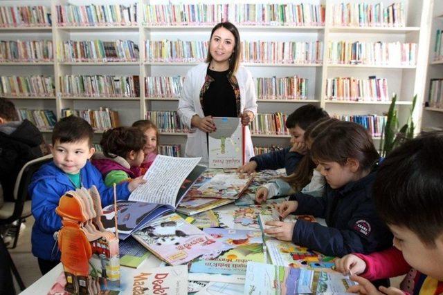 Kreşli Miniklerin Kitap Sevgisi