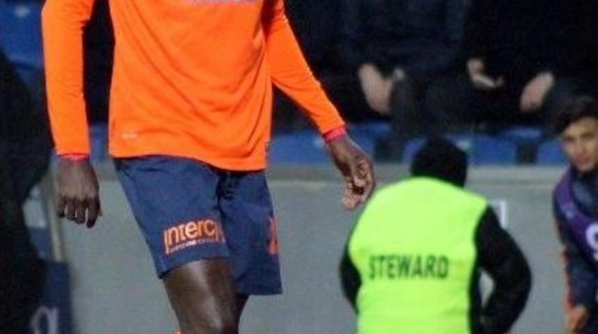 Başakşehir&rsquo;de Adebayor Coşkusu