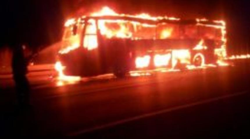 Seyir Halindeyken Alev Alan Yolcu Otob&uuml;s&uuml; Yandı