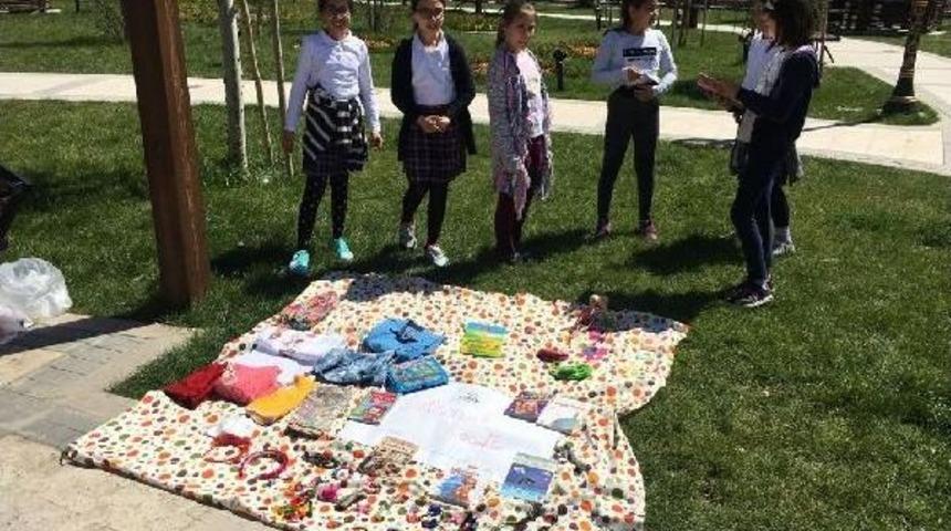 İlkokul &Ouml;ğrencilerinden &Ouml;rnek Davranış