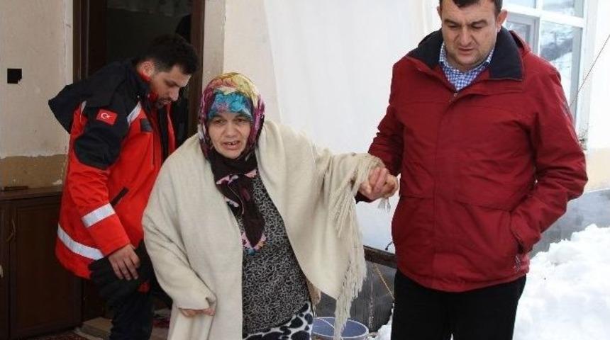 B&ouml;brek Ve Kalp Hastasını Kar Ambulansı İle Kurtardılar