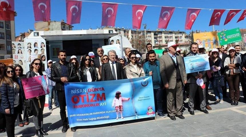 Otizme Dikkat &Ccedil;ekmek İ&ccedil;in Y&uuml;r&uuml;d&uuml;ler