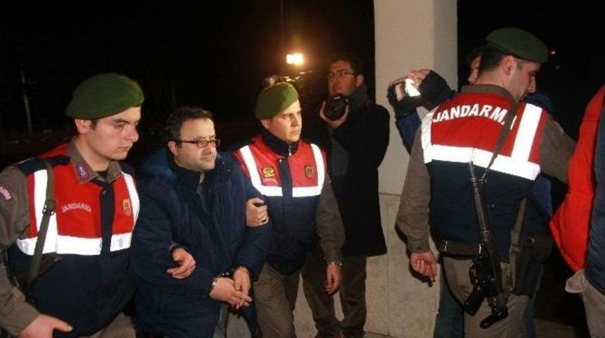 Fet&ouml;&rsquo;c&uuml; &Ouml;ğretim &Uuml;yesi Sahte Kimlikle Yunan&rsquo;a Ka&ccedil;arken Yakalandı