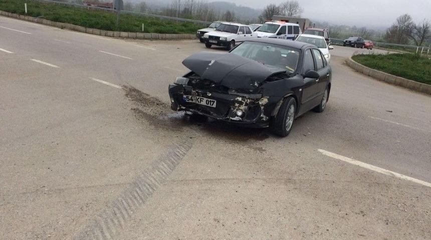 Sakarya’da Öğrenci Servisiyle Otomobil Çarpıştı: 16 Yaralı