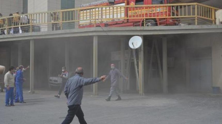 Dicle &Uuml;niversitesi Hastanesi'nde Yangın &Ccedil;ıktı, Hastalar Tahliye Edildi (3)