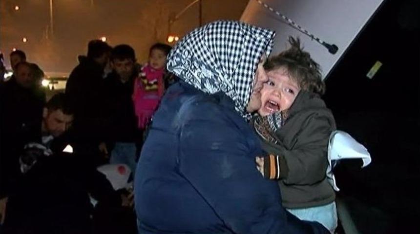 Kaza Yapan Ara&ccedil; Ağaca &Ccedil;ıktı: 1&rsquo;i Bebek 4 Yaralı