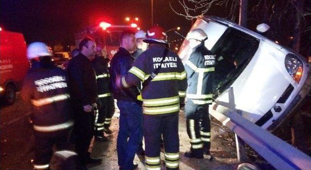 Kaza Yapan Araç Ağaca Çıktı: 1’i Bebek 4 Yaralı