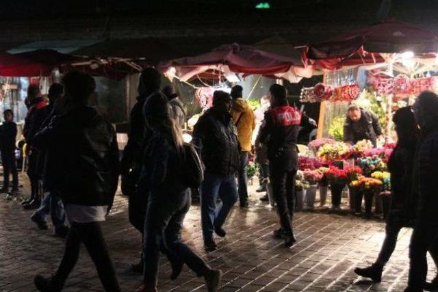 Taksim'de Çiçekçi Kavgası: 2 Yaralı