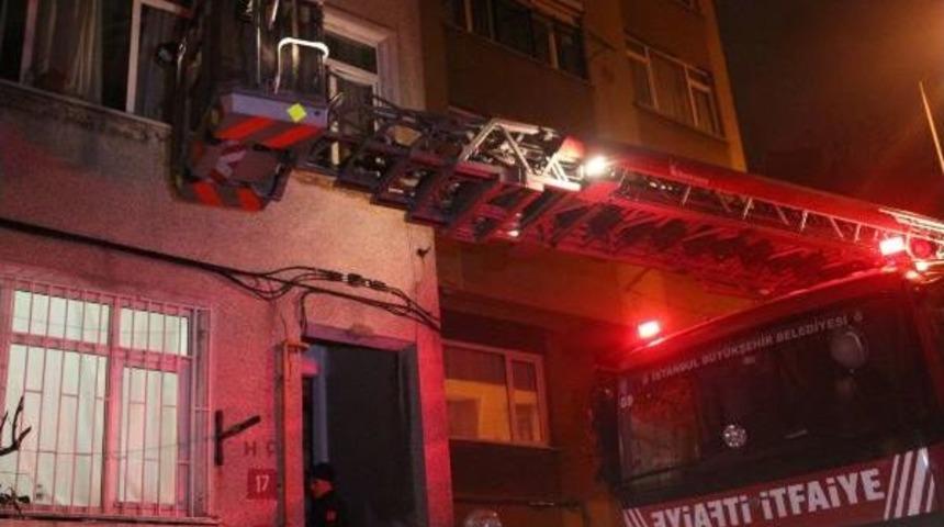 Beşiktaş'ta Dairede Yanmış Erkek Cesedi Bulundu