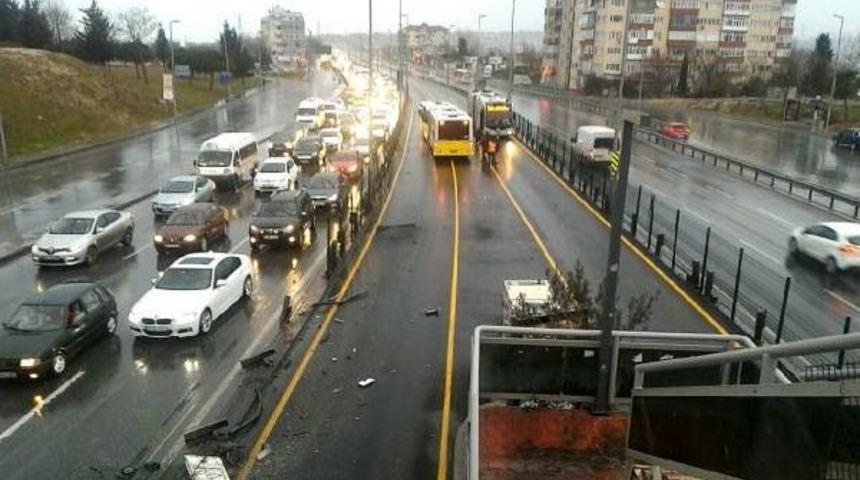 Servis Minib&uuml;s&uuml; Metrob&uuml;se &Ccedil;arptı