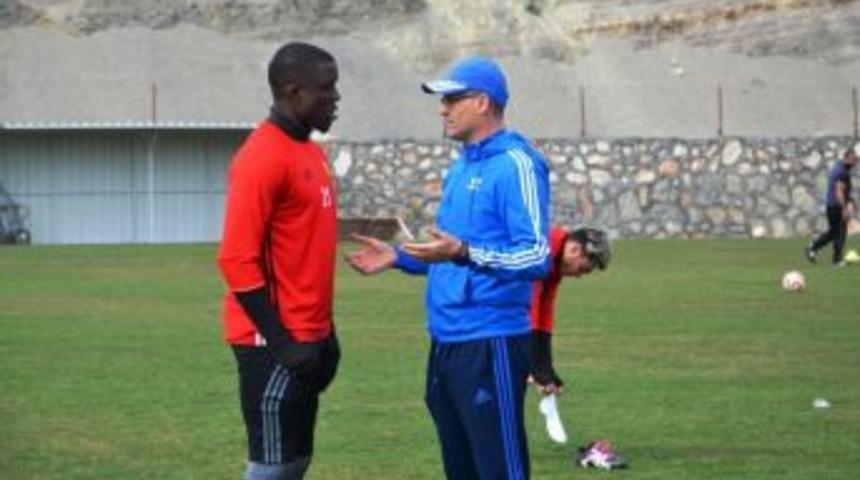 İrfan Buz 5 Dili Anadili Gibi Konuşuyor