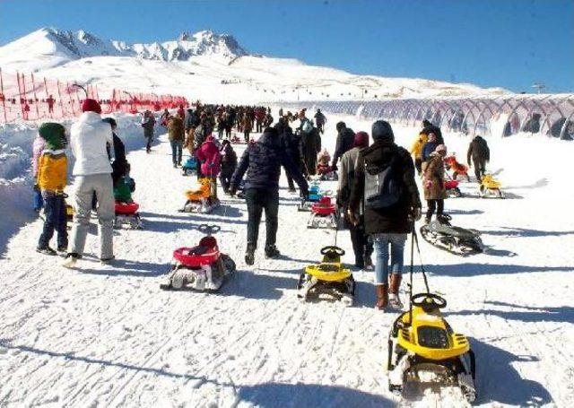 Yarıyıl Tatilinin Son Gününde Erciyes Doldu Taştı