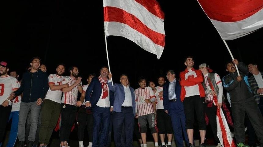 Başkan Yağcı&rsquo;dan Şampiyon Takım Sporcularına Prim