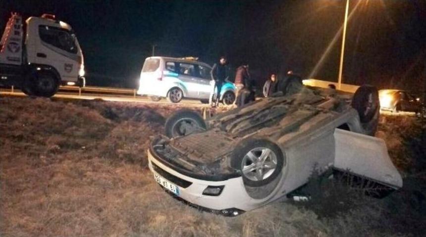 Kontrolden &Ccedil;ıkan Otomobil Tarlaya U&ccedil;tu