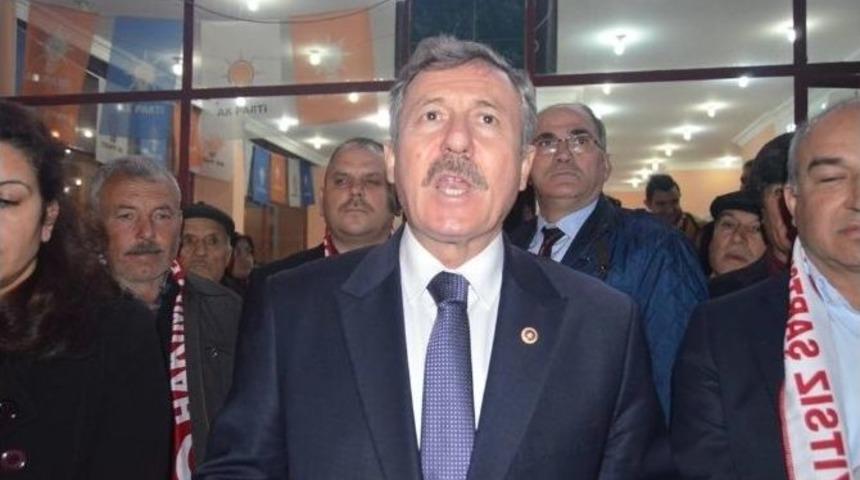 Ak Partili &Ouml;zdağ Engelli &Ccedil;ocuğun Y&uuml;z&uuml;n&uuml; G&uuml;ld&uuml;rd&uuml;