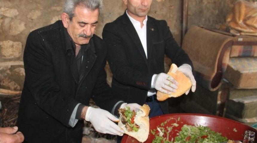 Su &Uuml;r&uuml;nleri Av Yasağına Balık Ekmekle Dikkat &Ccedil;ekildi