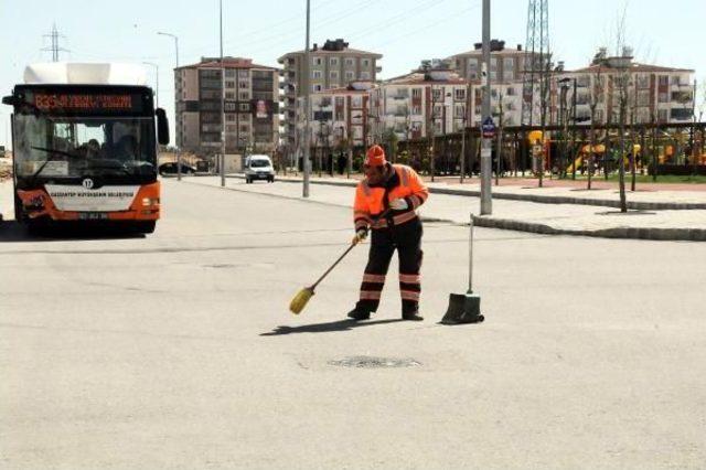 Halk Otobüsü, Öğrenci Servisine Çarptı: 6 Yaralı