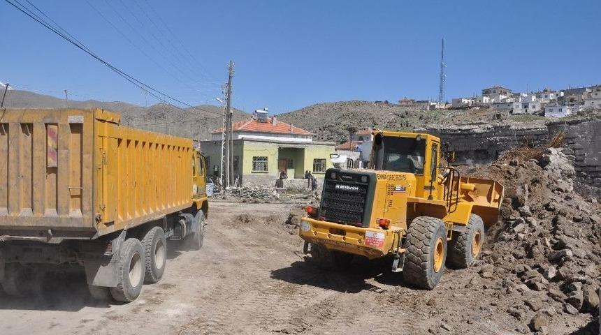 Soysallı Mahallesinde Metruk Ev Temizliği