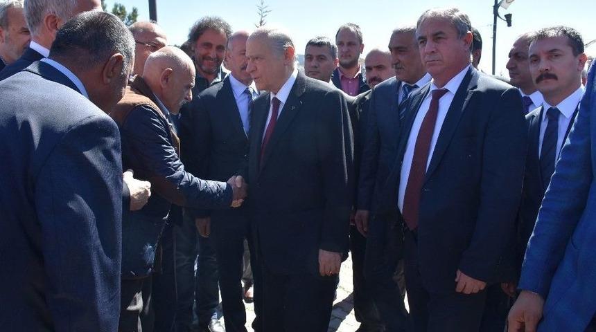 Bah&ccedil;eli, &Uuml;lk&uuml;c&uuml; Şehitler Anıtını Ziyaret Etti