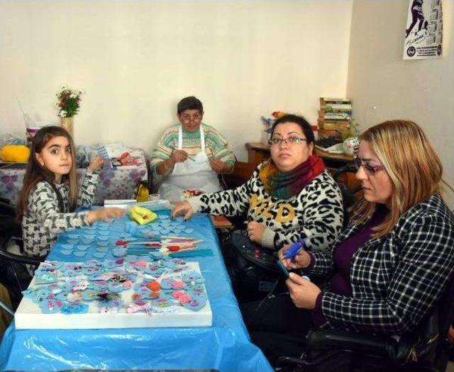 Engelli Kadınlar, &Uuml;reterek Hayata Bağlanıyor 1