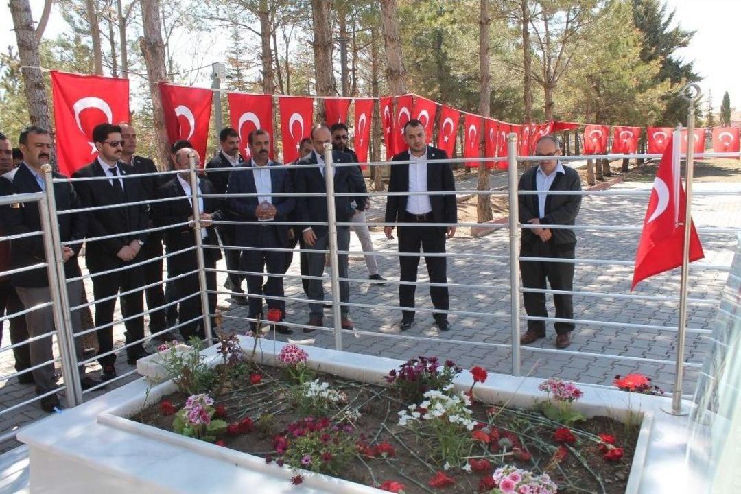 Sağlık-sen Genel Başkanı Memiş, &Ouml;mer Halisdemir&rsquo;in Kabrini Ziyaret Etti