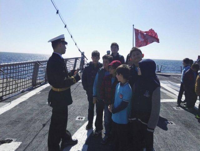 &Ouml;ğrenciler G&ouml;k&ccedil;eada Firkateynini Gezdi 1