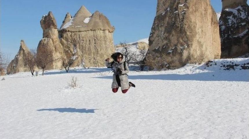 Karlar Altındaki Kapadokya Turistleri B&uuml;y&uuml;ledi