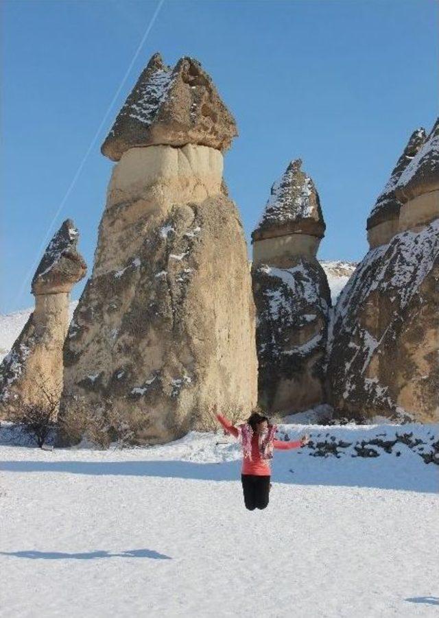 Karlar Altındaki Kapadokya Turistleri Büyüledi