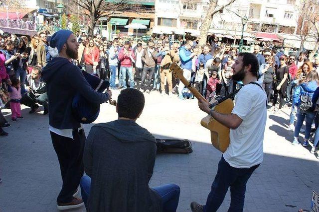 Eskişehir Sokaklarında Tutum Sesleri