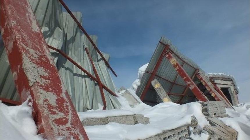 Milyonluk Tesisin Sağım Ünitesi Yıkıldı