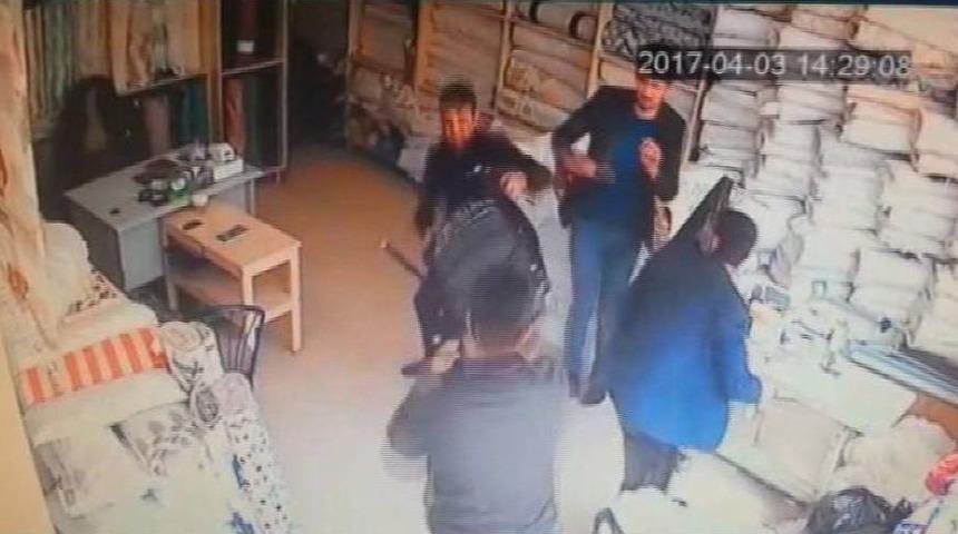 Silahlı Kavga G&uuml;venlik Kameralarına Yansıdı