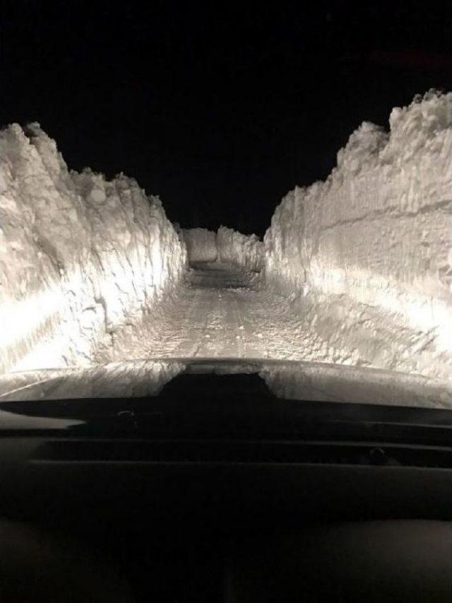 Karlıova'da 3 Metrelik Kar Koridoru