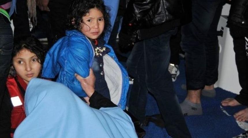 Ege&rsquo;de Ka&ccedil;ak G&ouml;&ccedil;menleri Taşıyan Bot Battı: 1 &Ouml;l&uuml;