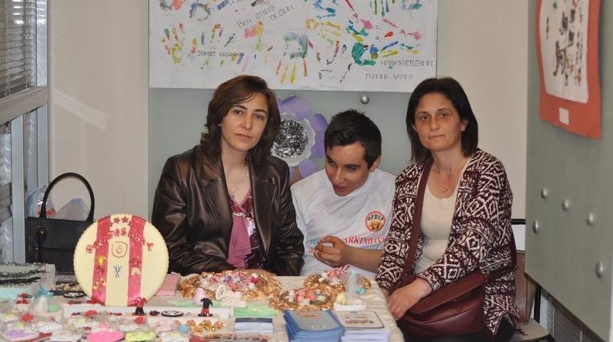 Otizmli &Ccedil;ocuklardan Resim Sergisi