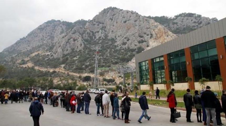 &Uuml;cretsiz Teleferik Kuyruğu