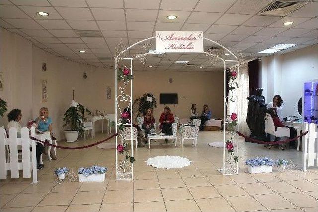 Bucalı Kadınlar Anneler Kul&uuml;b&uuml;&rsquo;nde Şımarıyor 1