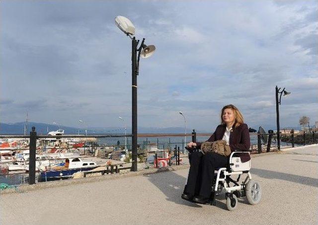 Bedensel Engelli Kadın Milletvekilinin Hayatı Film Oluyor 1