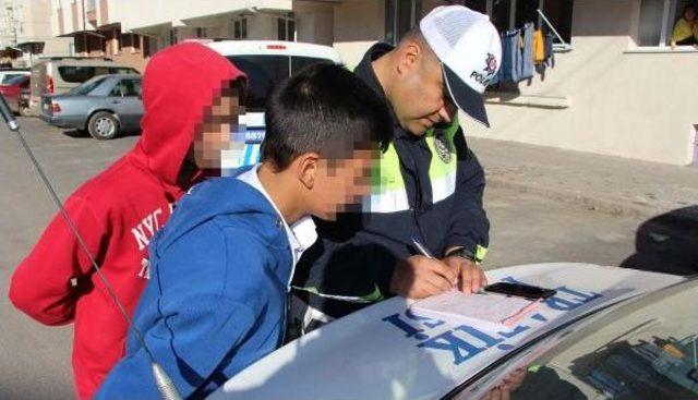 Ehliyetsiz Küçük Sürücü, Polise Yakalandı