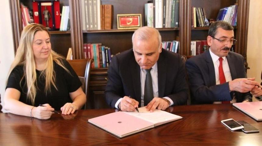 Elazığ&rsquo;da 2 Okul İ&ccedil;in Protokol İmzalandı