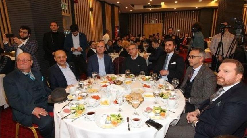 Bakan Işık, Ak Parti Gebze Gen&ccedil;lik Kolları &Uuml;yeleri İle Buluştu