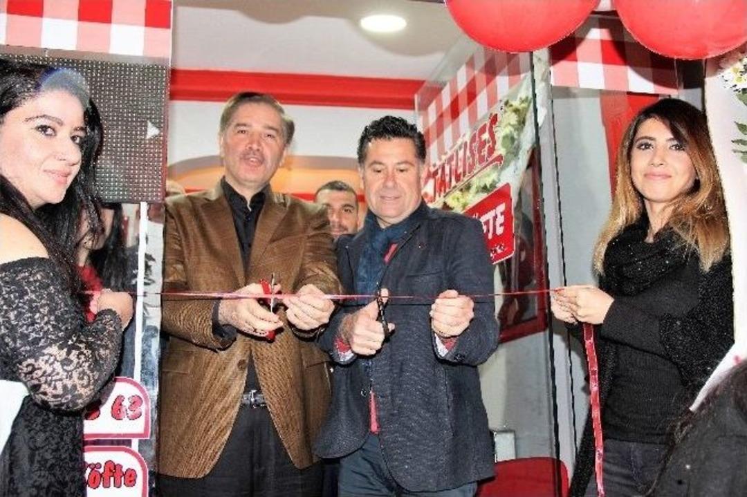 Tatlıses &Ccedil;iğ K&ouml;fte Bodrum&rsquo;da A&ccedil;ıldı