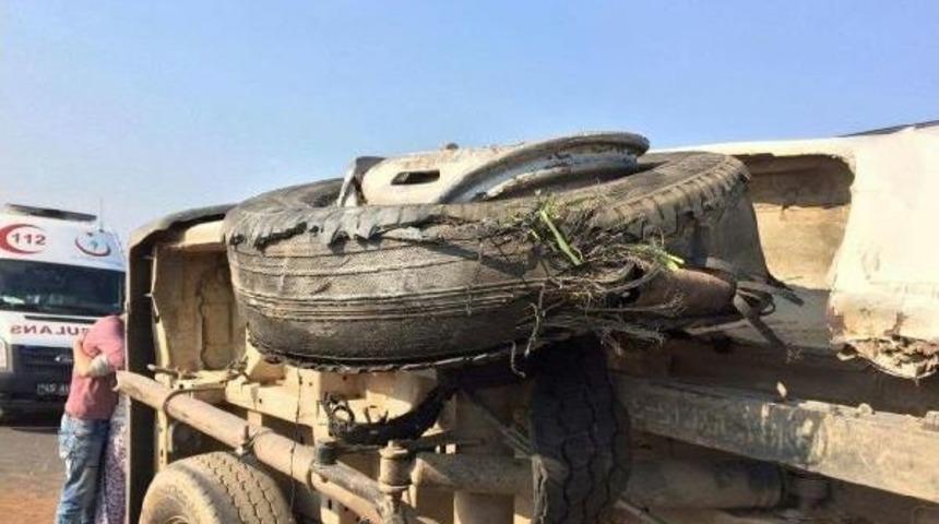 Tarım Iş&ccedil;ilerini Taşıyan Minib&uuml;s Devrildi: 17 Yaralı