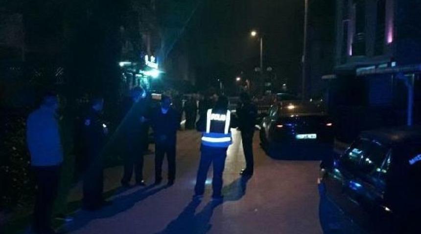 Emlak&ccedil;ı Bacağından Vuruldu