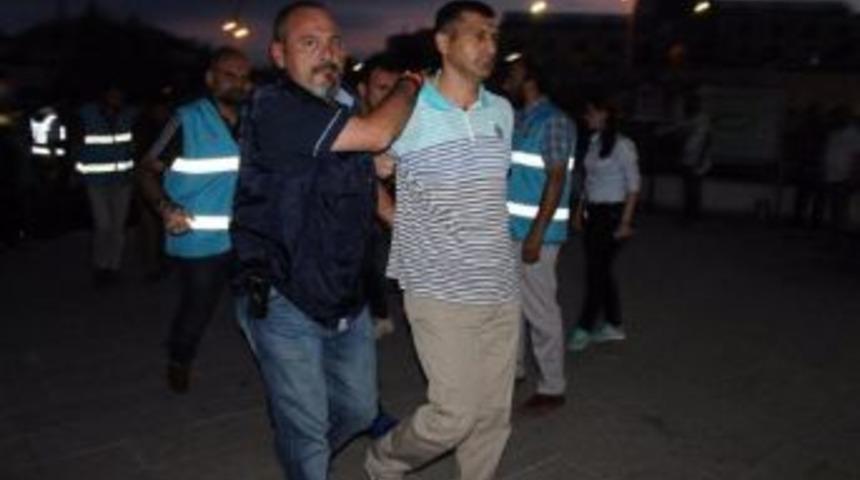 Sakarya Valiliği'ni Işgal Eden 196 Asker Ile Fethullah G&uuml;len Ve Adil &Ouml;ks&uuml;z'&uuml;n Yargılanmasına Başlandı (2)