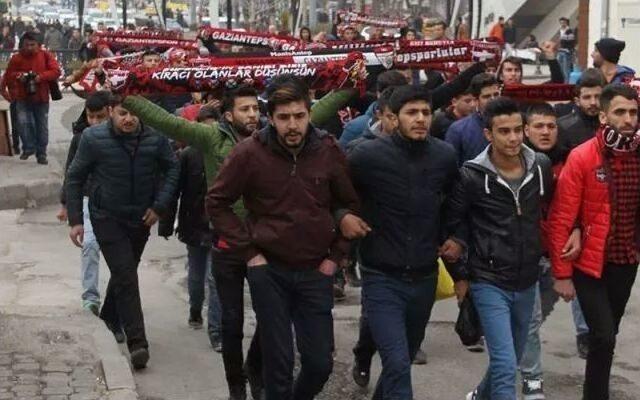 Kötü Gidişata Tepki Göstermek İsteyen Taraftarlara Polis Müdahalesi