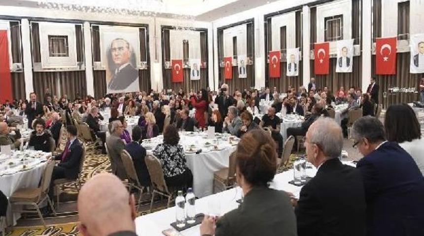 Kılı&ccedil;daroğlu Sanat&ccedil;ılarla Bir Araya Geldi