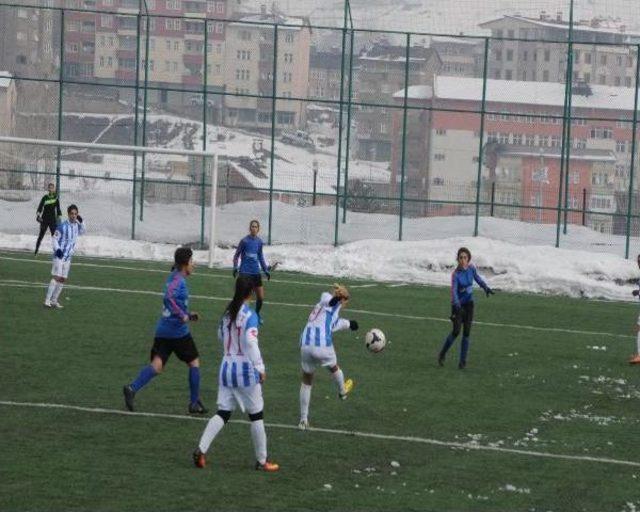 Hakkarili Kızlar 6-1 Lik Galibiyeti Halay Çekerek Kutladı